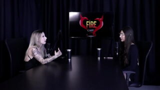 Im Alter von neunzehn Jahren beschloss sie, auf sich selbst aufzupassen, hatte eine missbräuchliche Beziehung, lief von zu Hause weg und ihre erste Klientin behandelte sie gut – Melina Khalifa (ANSCHAUEN: SHEER/RED)