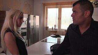 DREIER – DIE PERFEKTE EHEFRAU ÜBERRASCHT IHREN EHEMANN IM BDSM-STIL UND MIT EINEM VERDAMMTEN SKLAVEN