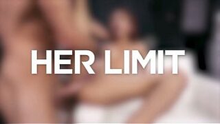 Ariela, tschechische Teenagerin, schluckt einen großen Schwanz und wird tief durchgebohrt – IHRE GRENZE