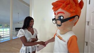 Poppy Cox blies mir einen, ließ sich von mir die Brüste ficken und ritt mich nackt bei PornDudeCasting