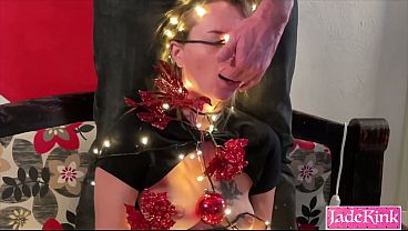 BDSM-gefesselte Schlampe bekommt einen Gesichtsspritzer – Böser Karneval PMV
